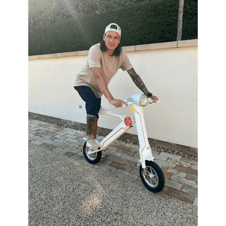 Cruzaa E-Scooter PRO Racing w/ Built-in Speakers, Bluetooth 350W SKU CruzaaE-ScooterPRO