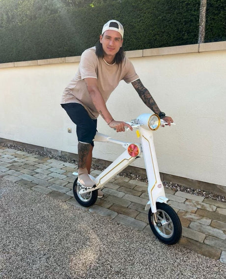 Cruzaa Scoota 250W Electric Scooter Racing White Bluetooth Speaker SKU SCOOTAW
